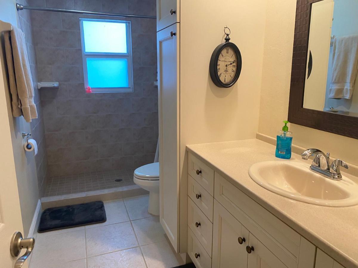 This Homestay Oasis Is The Cape'S Best Place To Stay Cape Coral Luaran gambar