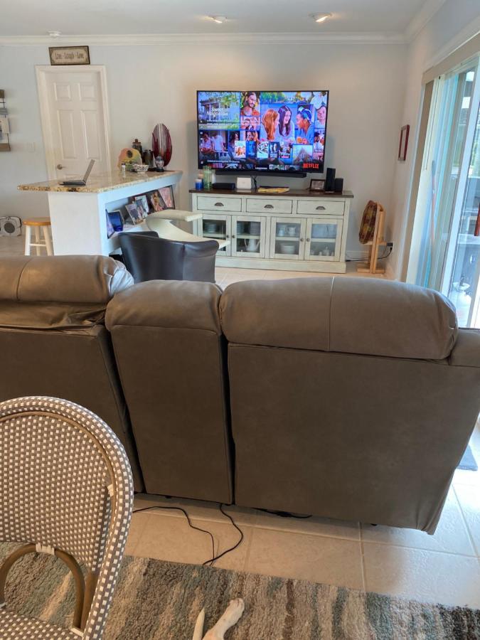 This Homestay Oasis Is The Cape'S Best Place To Stay Cape Coral Luaran gambar