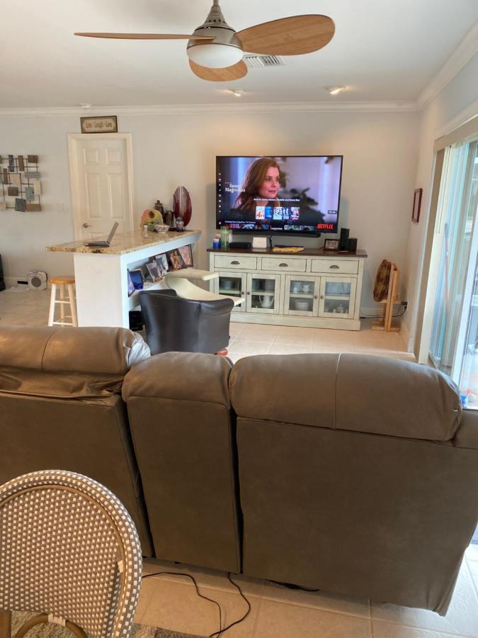 This Homestay Oasis Is The Cape'S Best Place To Stay Cape Coral Luaran gambar